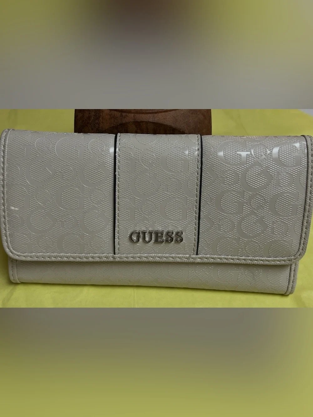 Guess compact wallet